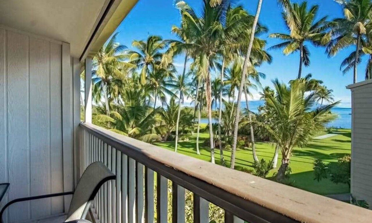 Ualapue Apartment | Stay Close to the Waves in an Ocean-View Family Condo with Pool