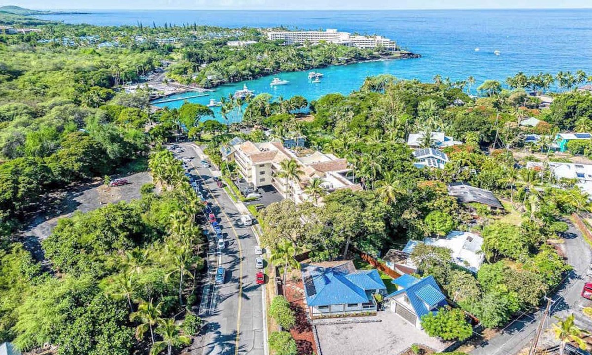 Keauhou House | Step to Keauhou Bay from a Modern Bungalow with Outdoor Shower