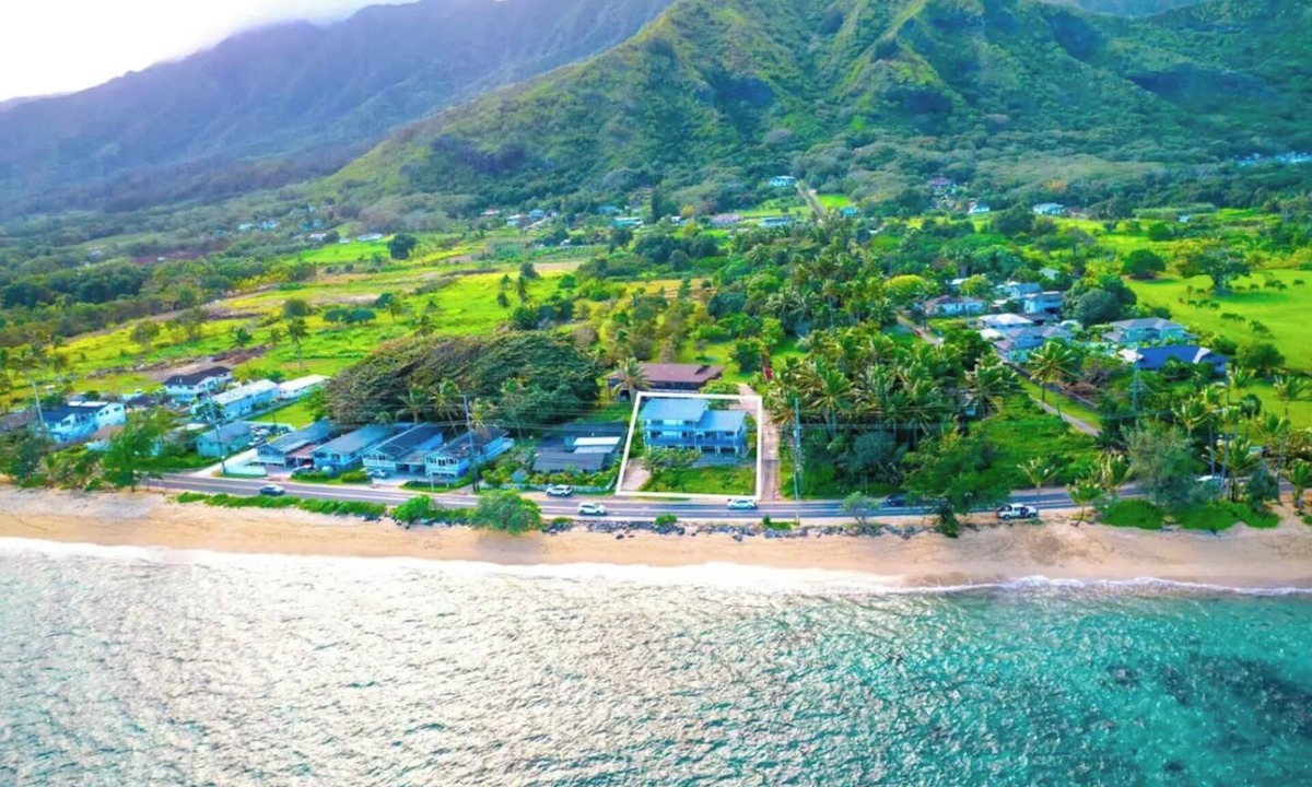 Punaluu House | Stunning Oceanfront/Mountain Views Home - 30+ Days