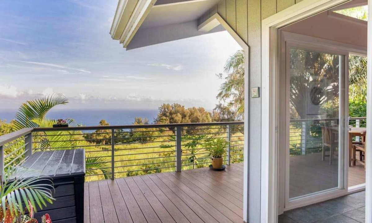 Kukuihaele House | Take In Stunning Ocean Views from a Charming Home with Balcony