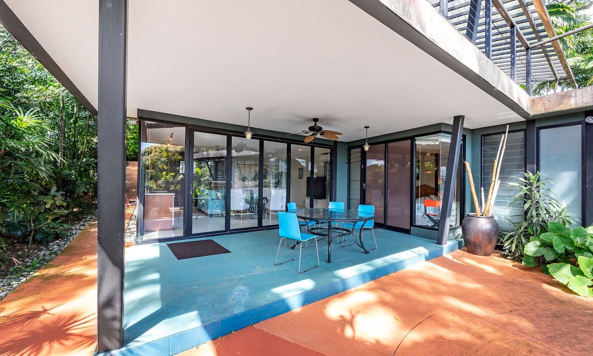 Makiki House | Tantalus Glass House: 3BR Hillside Estate w/Panoramic Views
