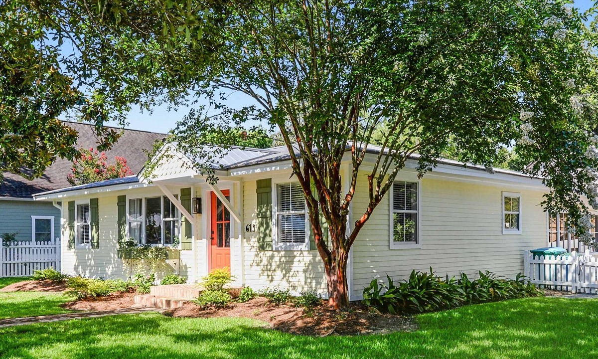 Biloxi House | The Lemonade Stand - the PERFECT location in Ocean Springs. Walk to downtown!