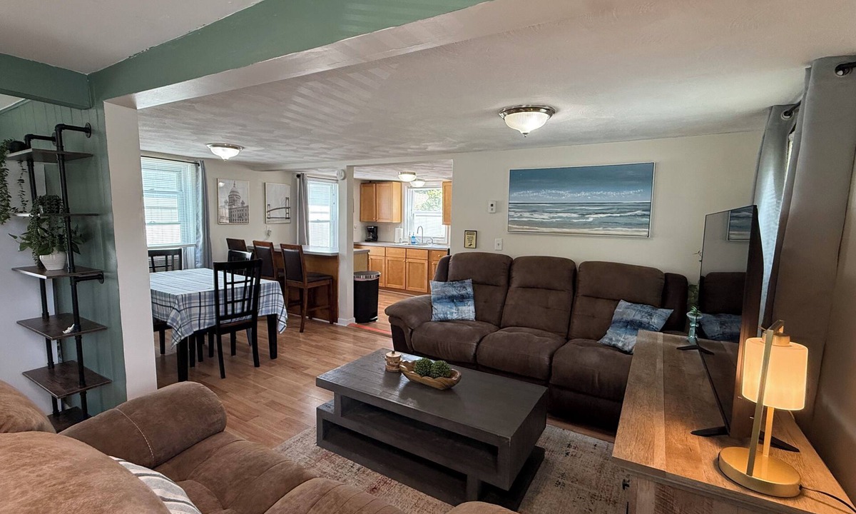 Warwick House | This house is a 1 bedroom(s), 1 bathrooms, located in Warwick, RI.