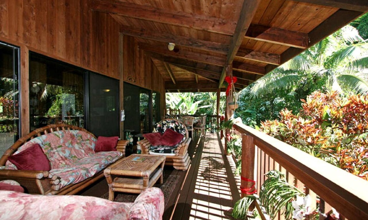 Kapoho House | Tropical Lodge Getaway Nestled on an Organic Farm in Pahoa, Hawaii