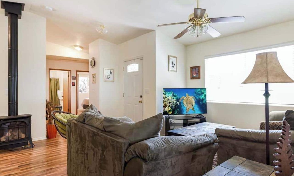 Volcano House | Tropical Volcano Escape with Lanai, Yard & Washer/Dryer