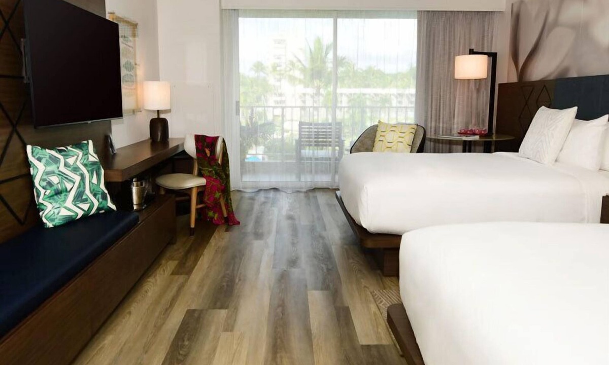 Lihue Hotel | Unforgettable Getaway on Kaua'i's Hidden Gem! Garden View Room w/Balcony! Pool!