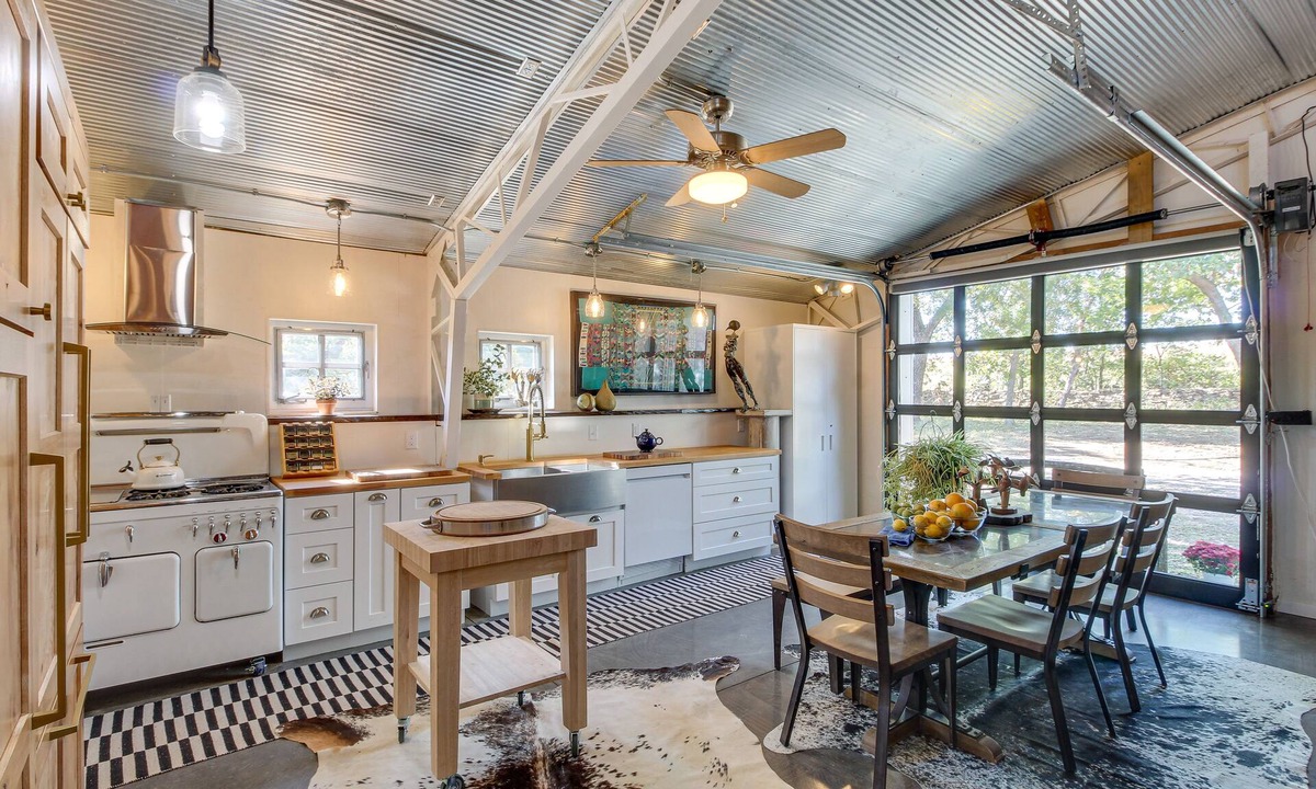 Lecompton Apartment | Unique Lecompton Studio w/Countryside Views
