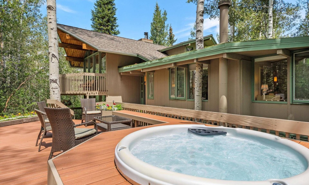 Aspen House | Unique Mountain Home! Spacious Deck & Hot Tub, Wood Stoves, Balconies with Tranquil Forest Views