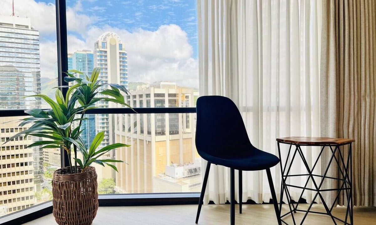 Downtown Honolulu Apartment | Urban Oasis: Chic & Cozy Stay at Town