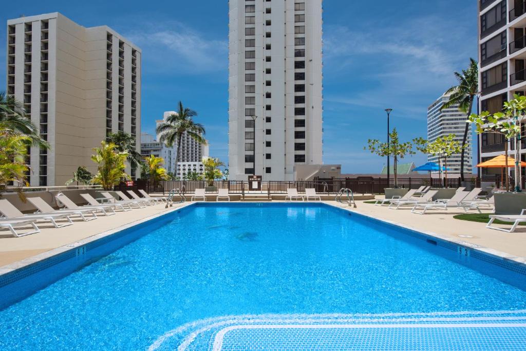 Waikiki Apartment | Waikiki Banyan condo with lanai & resort access