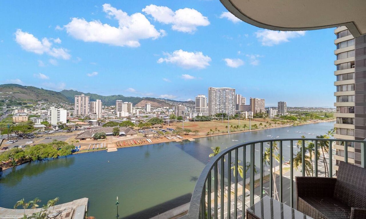 Waikiki Apartment | Waikiki Golden Holiday/Free Parking/Beach Supply