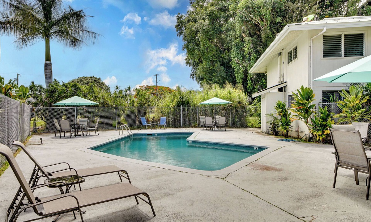 Hilo Condo | Walk to Dtwn Hilo! Tropical Getaway w/Pool Access