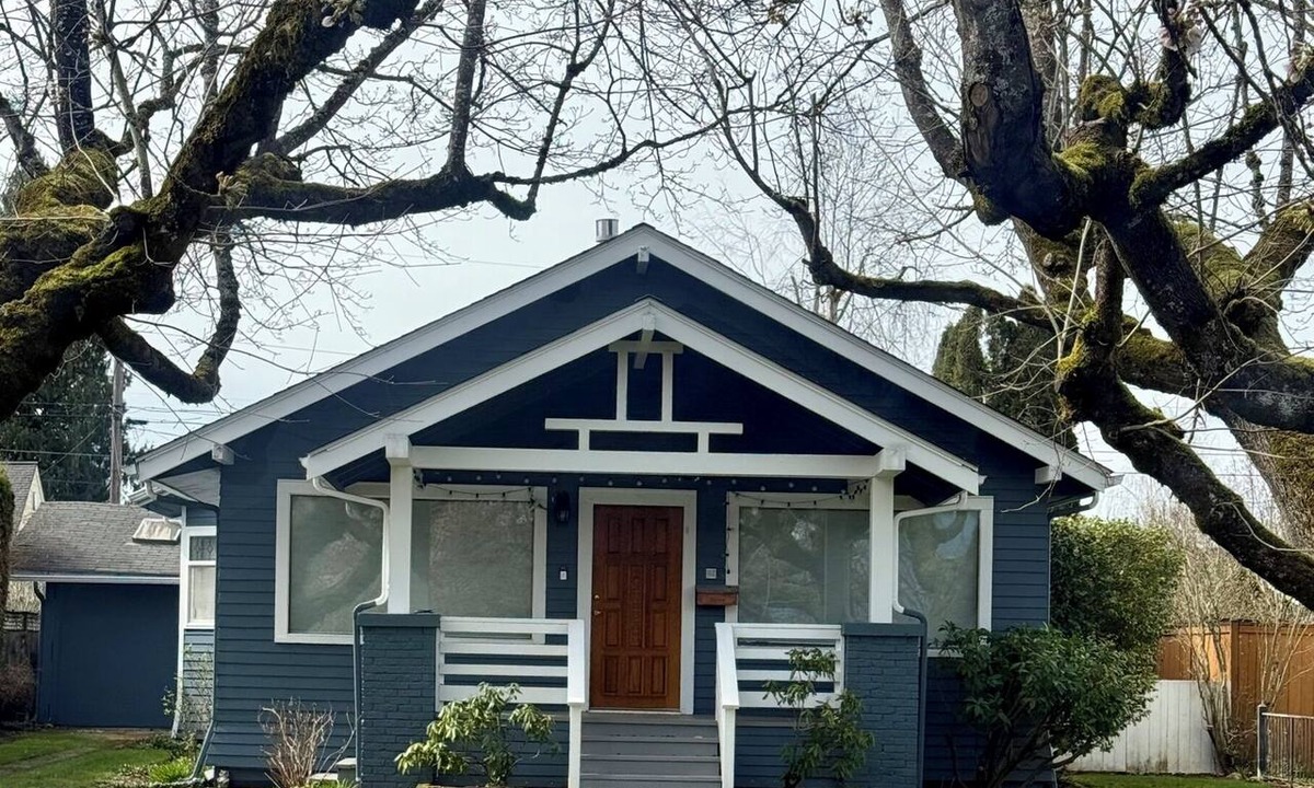 Enumclaw House | Welcome to Harley's House - A cozy 3bed/2bath home in the heart of Enumclaw