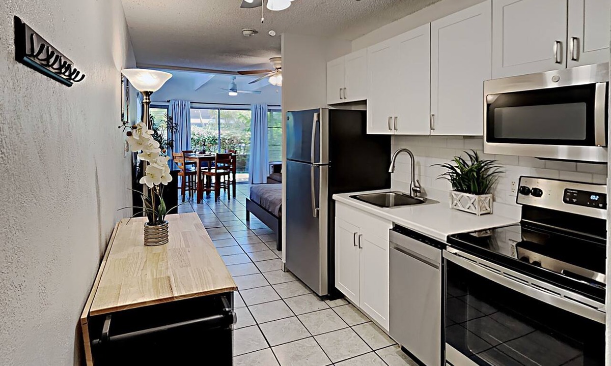 Kihei Condo | Where Summer Never Ends Kihei Studio Pool Hot Tub Steps to Maui Beaches