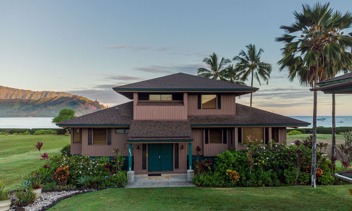 Hanalei House | Wilikoki - a 6br/3ba beachfront home on Hanalei Bay
