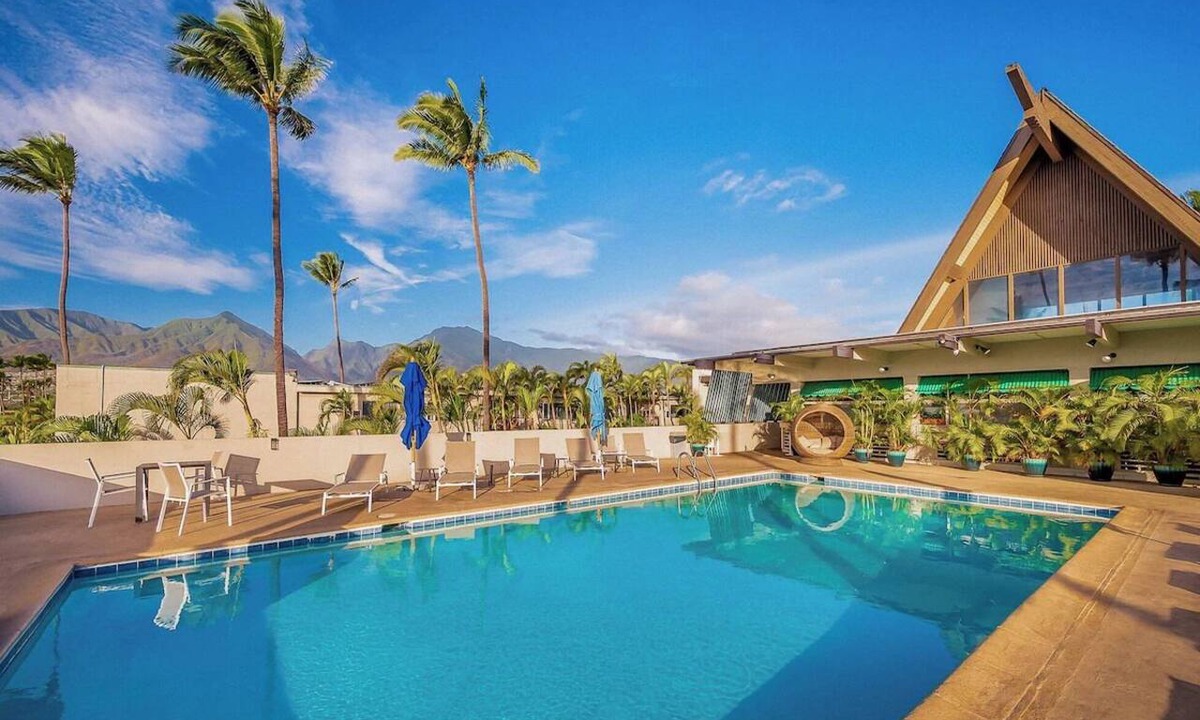 Kahului Hotel | Your Maui Adventure Starts Here | 4 Ocean View Units w/Outdoor Pool Access