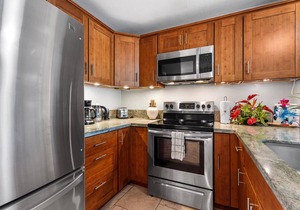 Alii Villas#127 DIRECT OCEANFRONT, GROUND FLOOR, 2 BEDROOMS, 2 BATHROOMS in Kailua Kona