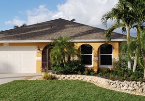 Beautiful Updated Home w/ heated pool/spa - 5 min from the beach in NAPLES