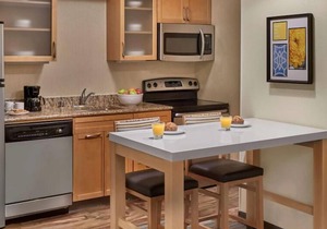 Budget-Friendly Getaway! Free Parking, Pet-Friendly in Lombard
