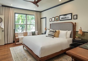 Coastal Paradise Awaits! Pool Onsite, Pet-Friendly, Steps to South Pointe Park Beach! in Miami Beach