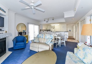 Delightful 3-bedroom luxury condo with WiFi and and outdoor pool located uptown on the bayside and just a few blocks from the beach! in Ocean City