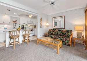 🏖️Easy-Access Kona Condo | Garden & Ocean Views
