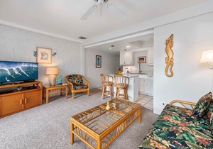 🏖️Easy-Access Kona Condo | Garden & Ocean Views