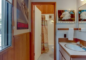 Family-Friendly Home with Shared Pool - Close to Town - Free SHARC Access in Sunriver