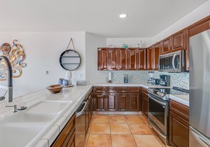 H1875: Impecably Decorated Villa + Wrap Around Balcony + Breathtaking Views - Ha in Avalon