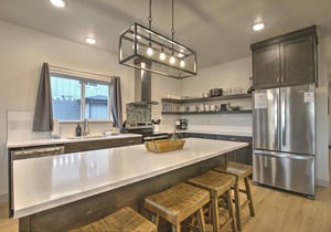 i-31 Getaway for 16 at Waterdance. 4 B/4.5BA with rec center-in/outdoor pools in Garden City