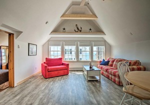 Inviting Beachfront Apt. in Hawk's Nest Beach in Old Lyme
