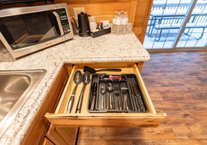 Lakefront Cabin | 2 Kings & Sauna in Bethlehem