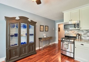 Luxurious & Spacious One Bedroom Downtown Flat in Newberg