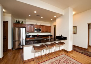 Luxury Condo by Main Plaza - Walk to Slopes - Deck with Amazing Views in Durango