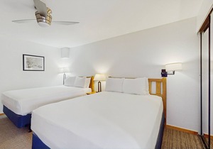 Main Street gem - pool & hot tub - walk to lifts, dog-friendly, balcony in Aspen