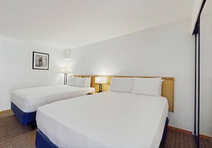 Main Street studio - pool & hot tub - walk to lifts, dog-friendly, third floor in Aspen