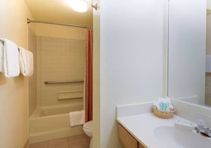 Pono Kai Resort, 2 br Ocean Front Condo, Free WiFi in Kapaʻa