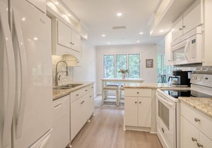 Spacious Tennis Villa, central location in Kiawah Island
