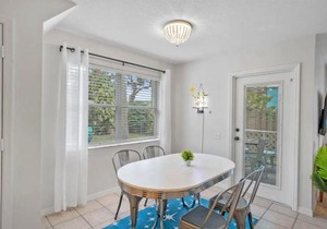 The Atomic Burst 50s Mid Century Apt in the Heart of St Aug Beach Steps to Sand Bites and Drinks in St. Augustine