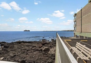 🏖️Top Floor with AC & Ocean Views| Convenient Location