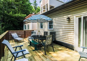 Tranquil Retreat with Shared Pool, Hot Tub, and Private Deck - Close to Skiing in Stowe