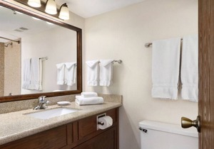 Vacation Is Calling! 2 Classic Units, Indoor Pool, Walk to Casper Planetarium in Casper