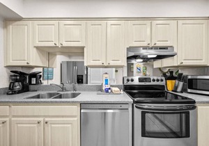Villa Madeira #605 3 Bedroom 2 Bath Unit WIFI in Madeira Beach