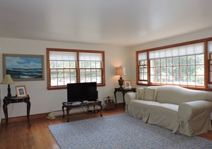 Wonderful sunny corner lot walk to Falmouth Heights Beach in Falmouth