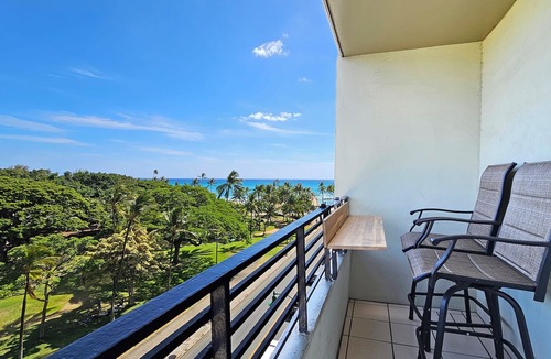 Waikiki Apartment | ωαιкιкι 6ᵗʰ Floor Studio w/Balcony — WAIKIKI GRAND HOTEL® 615