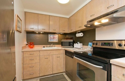 Diamond Head - Kapahulu - St. Louis Condo | 1-Br Oceanview Diamond-Head Condo. Steps to Beaches. Oahu, near Waikiki.
