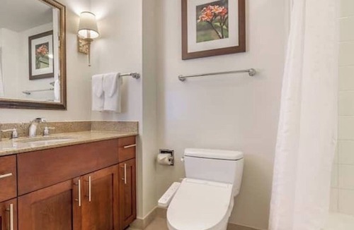 Waikiki Resort | 1 HGVC Lagoon Tower Beachfront Resort & Spa, Pool!