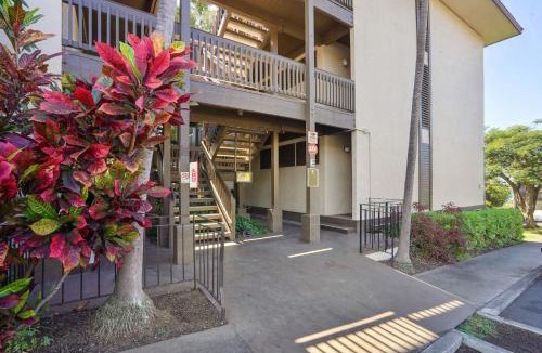 Historic Kailua Village House | < 1 Mi to Beach + Town! Airy Kailua-Kona Condo