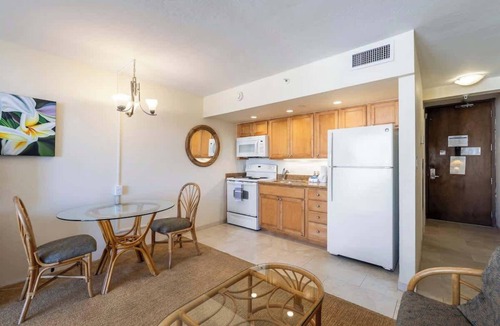 Kahana House | 10th floor oceanview studio, AC, resort amenities, walk to shops, dining & beach