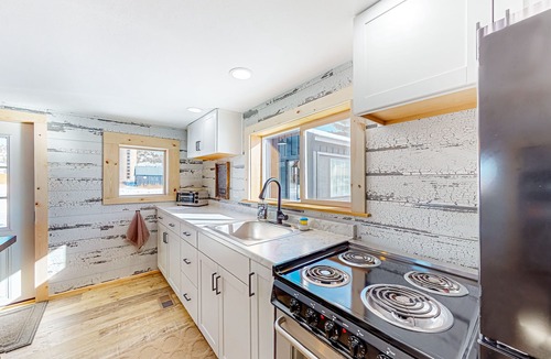 Park County House | 1800-acre ranch farmhouse with amazing views, animals, & entertainment
